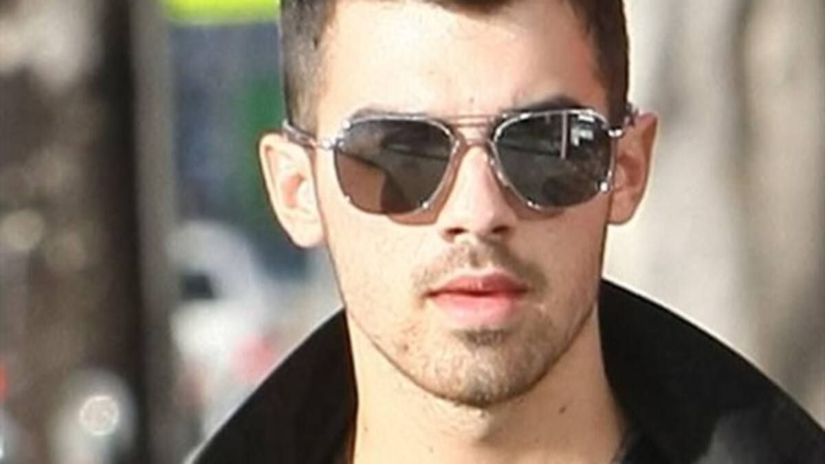 Joe Jonas promociona su disco en México