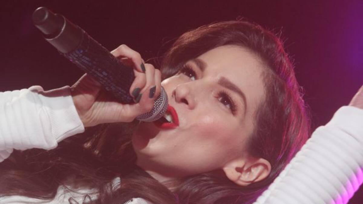 Muy "valiente" Paty Cantú le cantó al Azteca