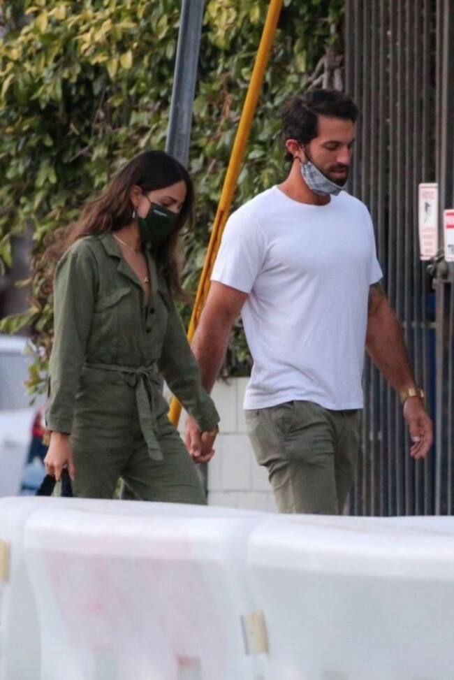 No a cualquiera se le toma de la mano...