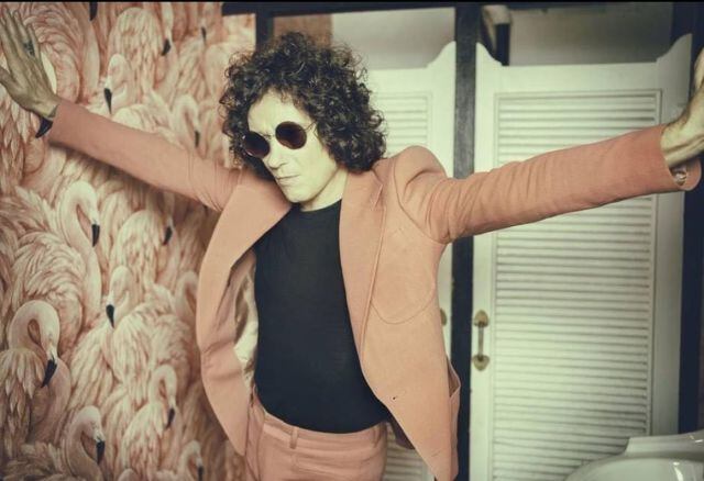 Bunbury comparte su perspectiva del tiempo en “El momento de aprovechar el momento”