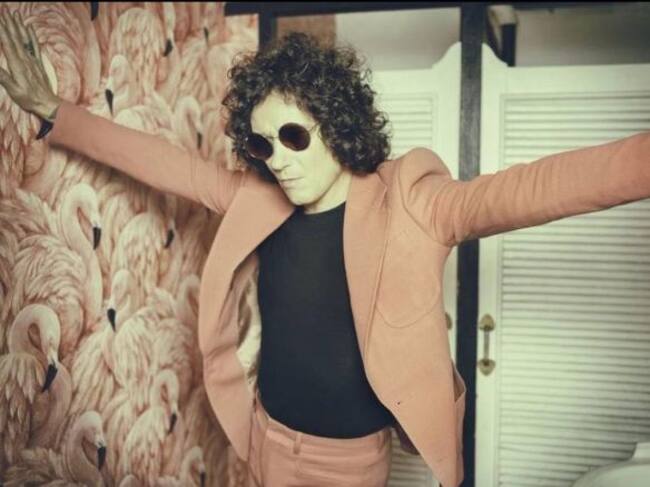 Bunbury comparte su perspectiva del tiempo en “El momento de aprovechar el momento”