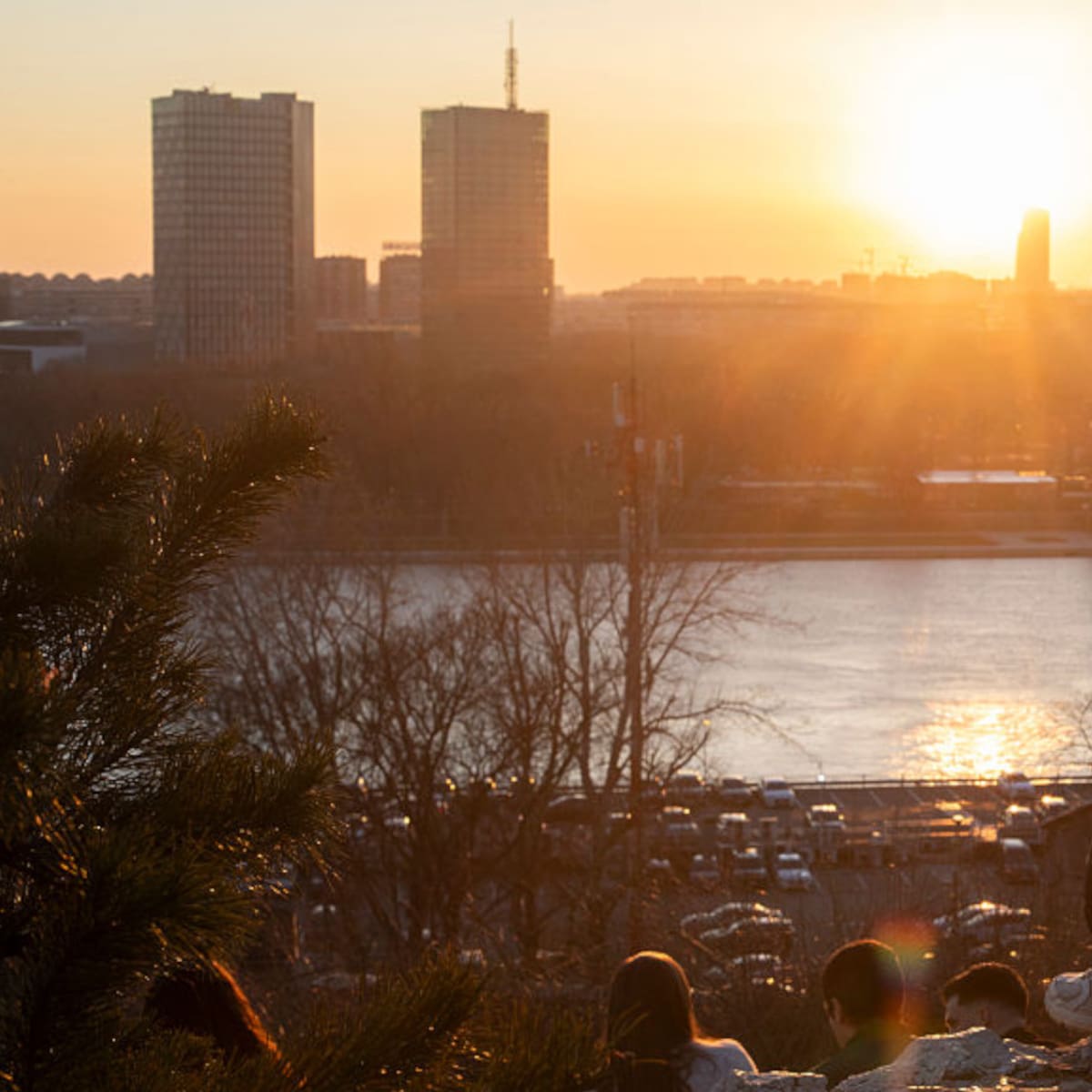 ¿Funciona la regla de "la mitad de tu edad más siete"? La ciencia tras la diferencia de edades en pareja