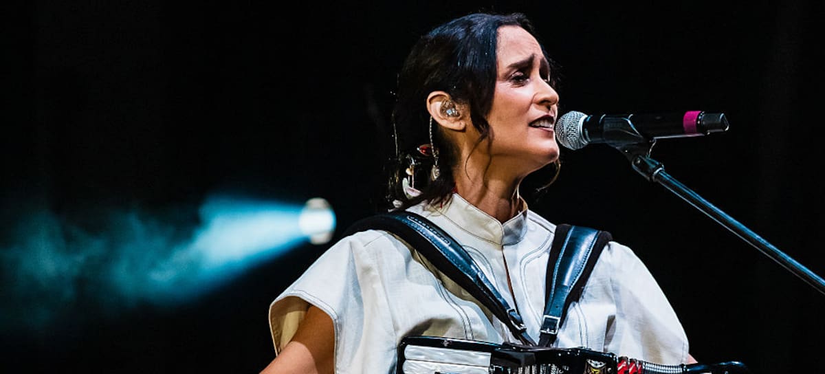 Julieta Venegas habla sobre si recibió dinero o no por la cancion "La niña futbolista"
