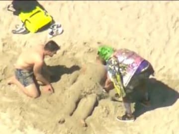 Arrestan a hombre usando máscara de Joker en Los Ángeles