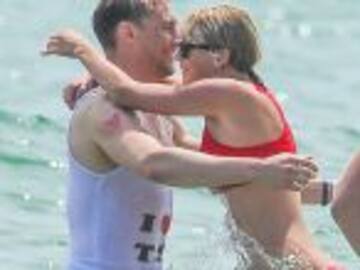 Tom Hiddleston y la historia detrás de la ridícula playera de Taylor Swift