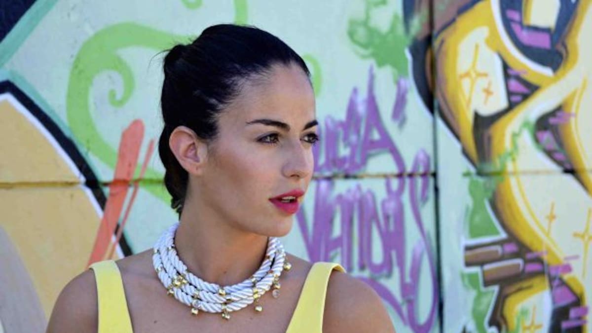 Teorema 126: las mujeres de al menos 40 años que usan collar grande son cougars.