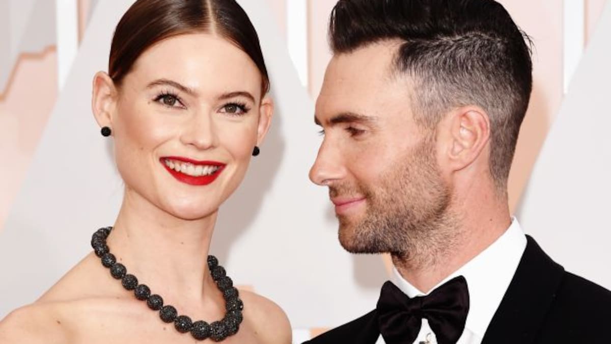 La bebé de Adam Levine se parece a él y no precisamente por su cara