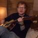 ED SHEERAN APOYA A NIÑOS CON CÁNCER DESDE LA CAMA