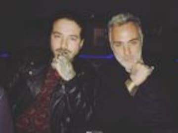 J Balvin y Gianluca Vacchi bailando "Safari"