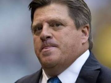 "El piojo" Herrera se disculpa por insultar a árbitro