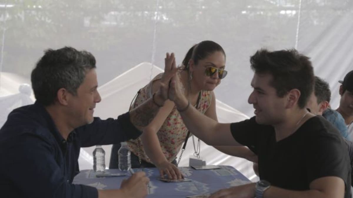Firma de autógrafos con Alejandro Sanz