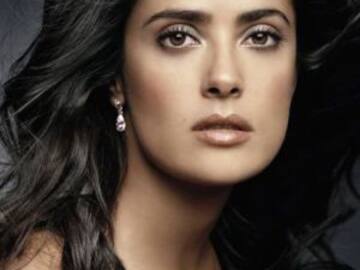 Salma Hayek presume su figura en bikini