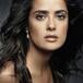 Salma Hayek presume su figura en bikini