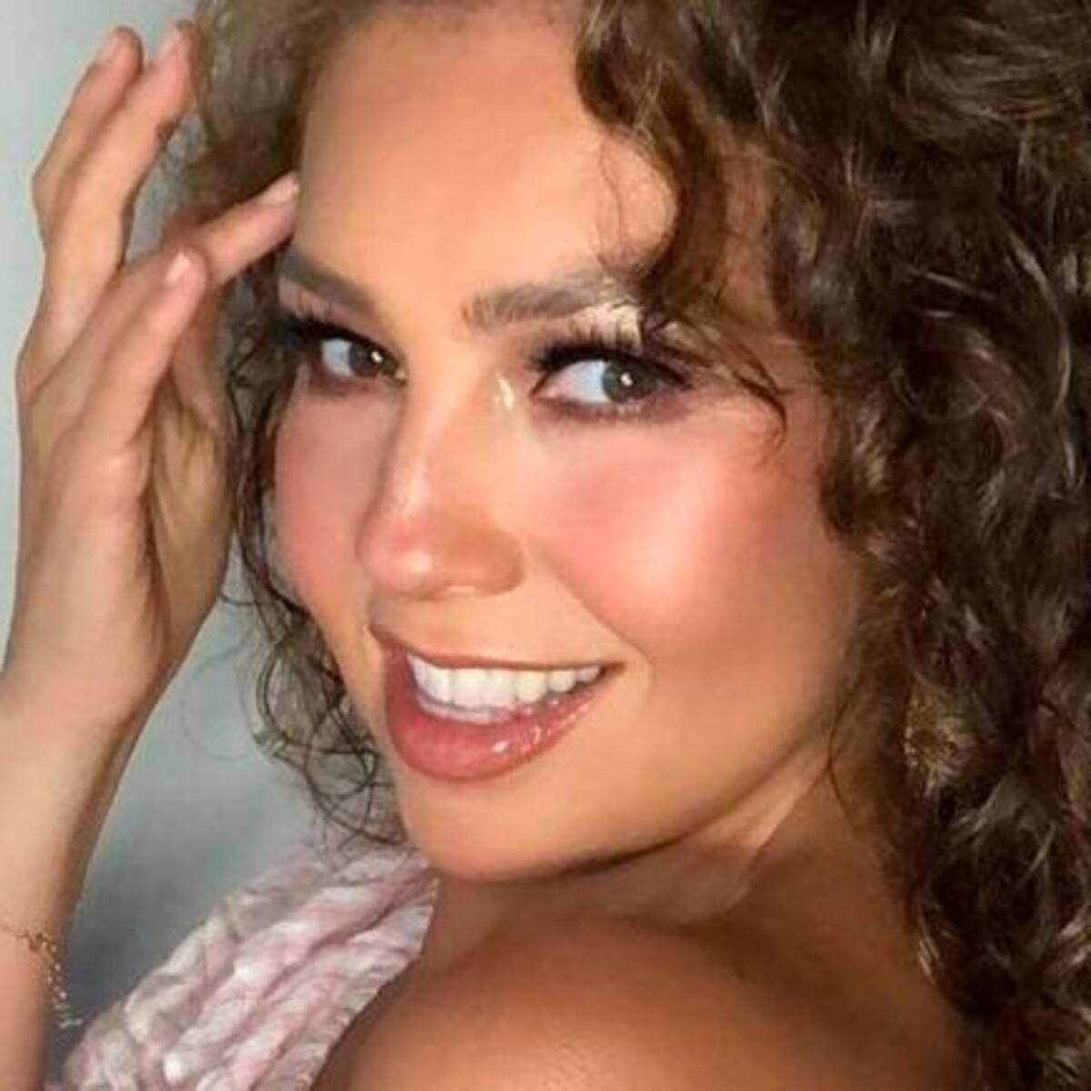 Thalia envía mensaje a las malas vibras