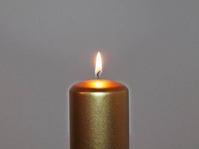 La claridad y la espiritualidad están grabadas en el color dorado