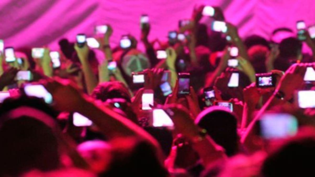 Apple propone bloquear las cámaras de sus dispositivos en los conciertos