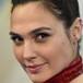 Gal Gadot posa topless