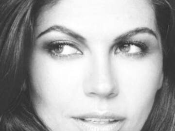 África Zavala más sexy que nunca en diminuta lencería