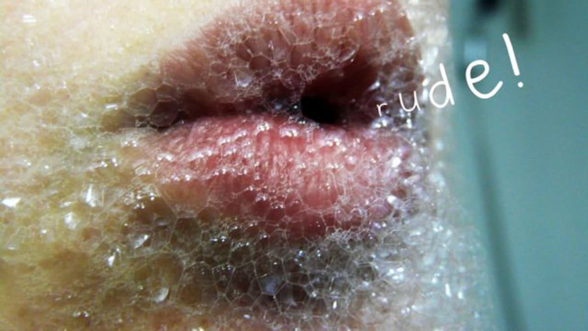 Le lavan la boca con jabón