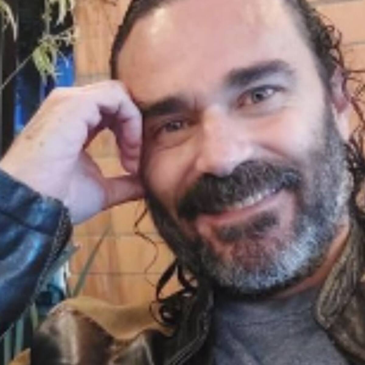 Actor de Amor en Custodia reaparece tras diagnóstico de cáncer y deja profundo y sensible mensaje
