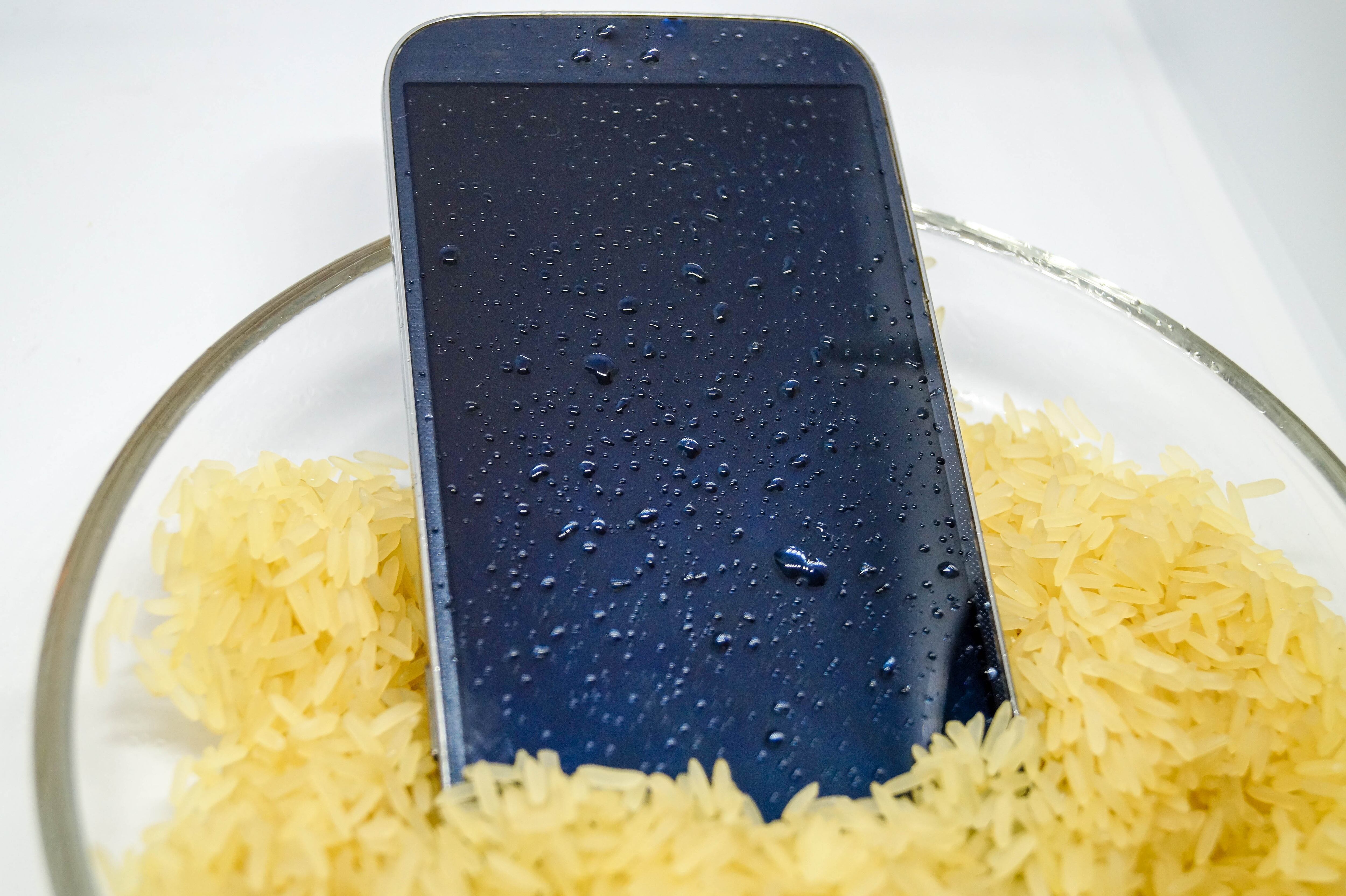 Dry your mobile phone with rice