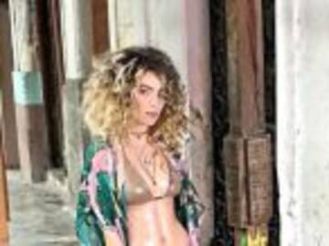 Belinda seduce a otra mujer