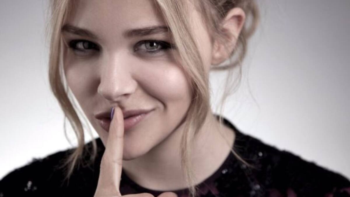 ¡Chloe Grace Moretz posó en topless!