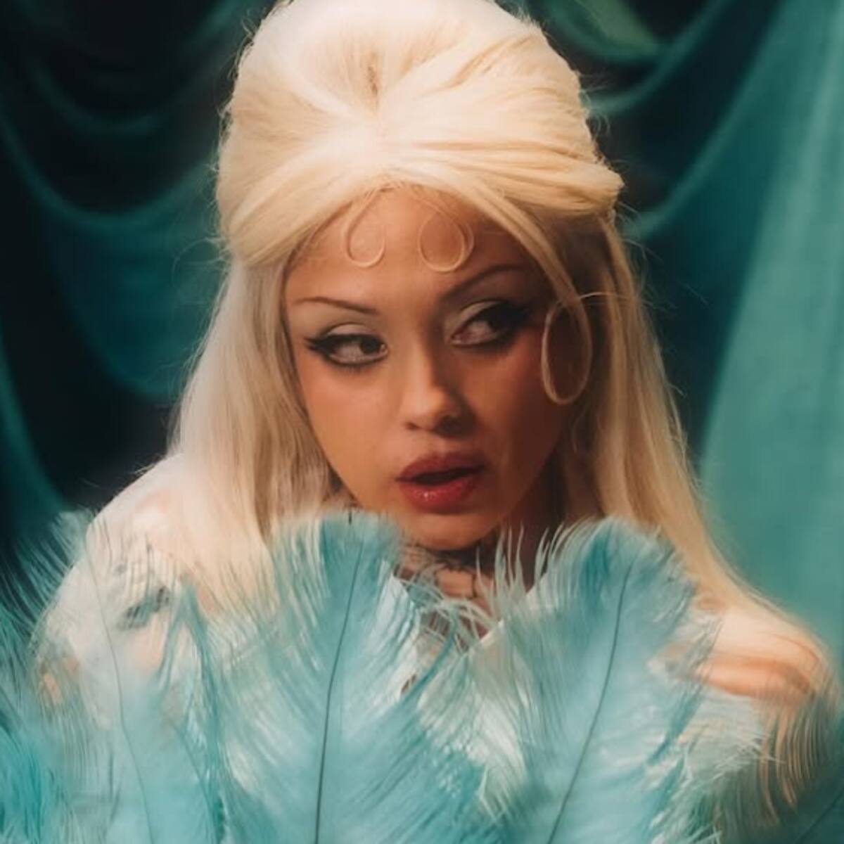 Mon Laferte anuncia su “Femme Fatale Tour” en México y estos son todos los detalles