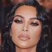 Kim Kardashian sorprende con radical cambio de look