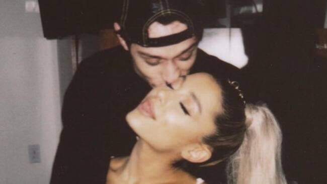 Mac habla sobre compromiso de Ariana