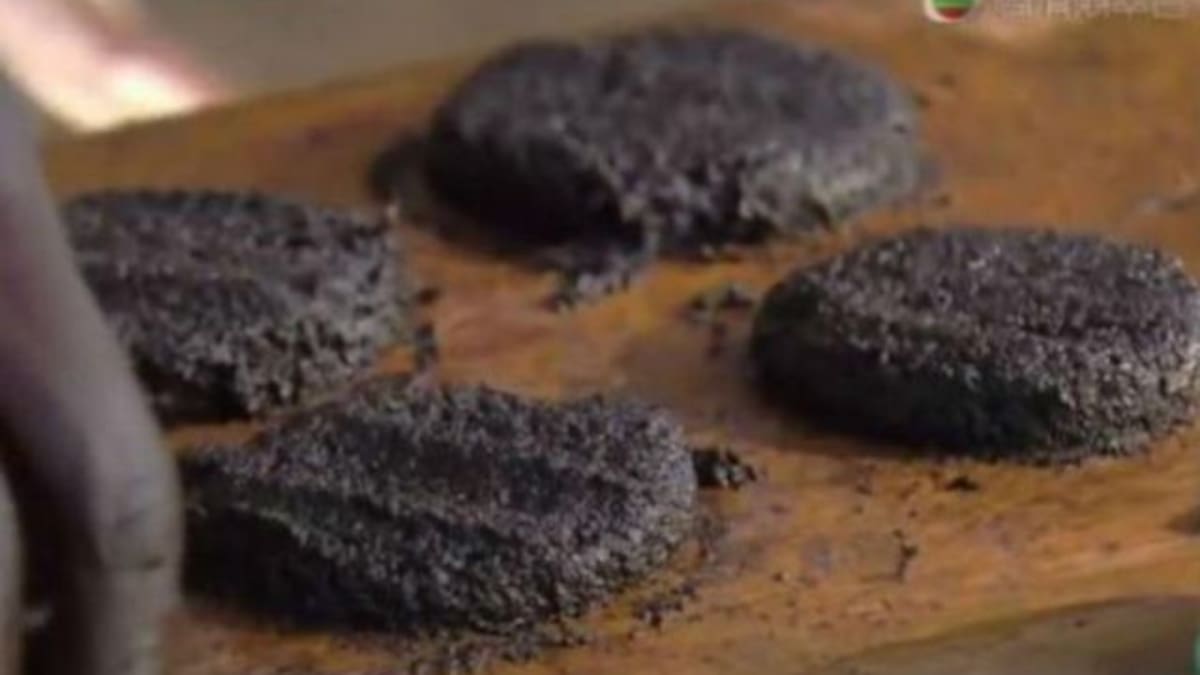 Hamburguesas de mosca, la nueva moda gastronómica africana