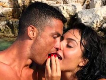 Sexy novia de Cristiano Ronaldo conquista con foto en mini bikini