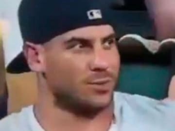 JOVEN SE HACE VIRAL POR SU REACCIÓN ANTE LA KISS CAM