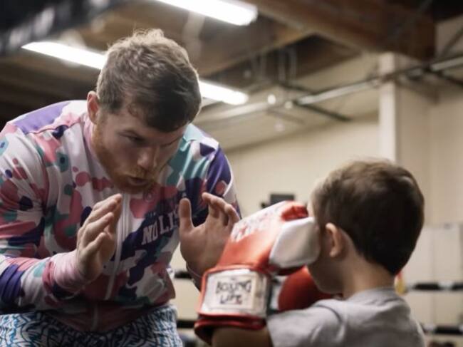 Canelo le da una conmovedora lección de vida a su hijo Saúl Adiel