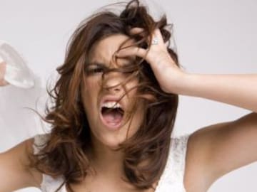 Novia le pide a su dama que aborte para que le quede el vestido