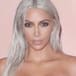 Kim Kardashian sale a la calle únicamente con medias transparentes