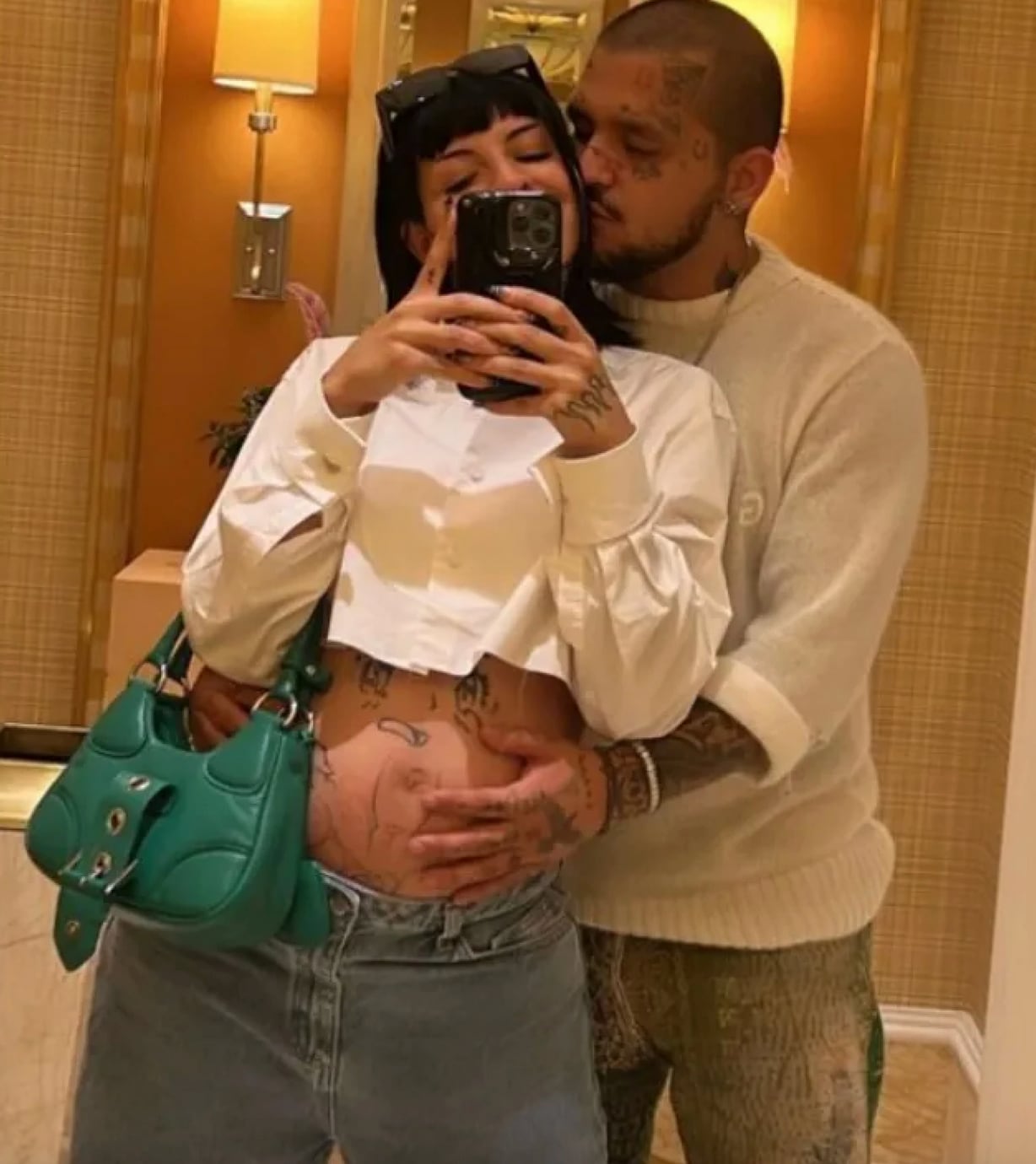 Christian Nodal se habría enojado porque Cazzu se embarazó