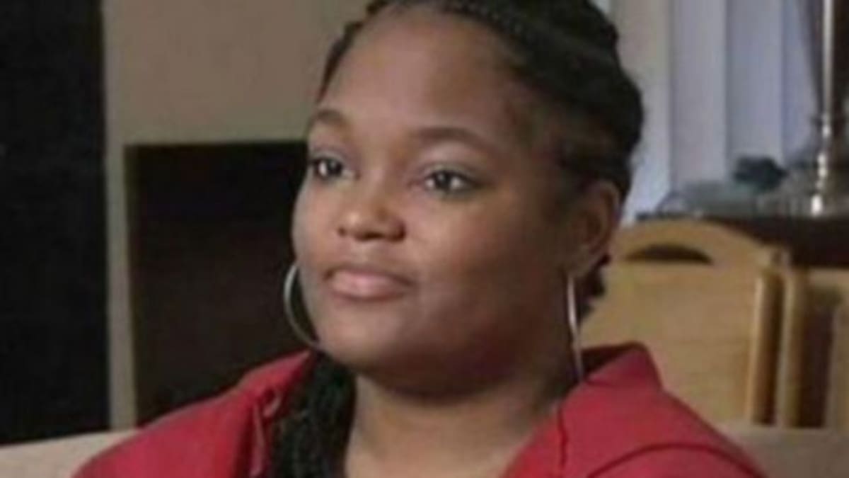 Una chica alquila familia para su cumpleaños .