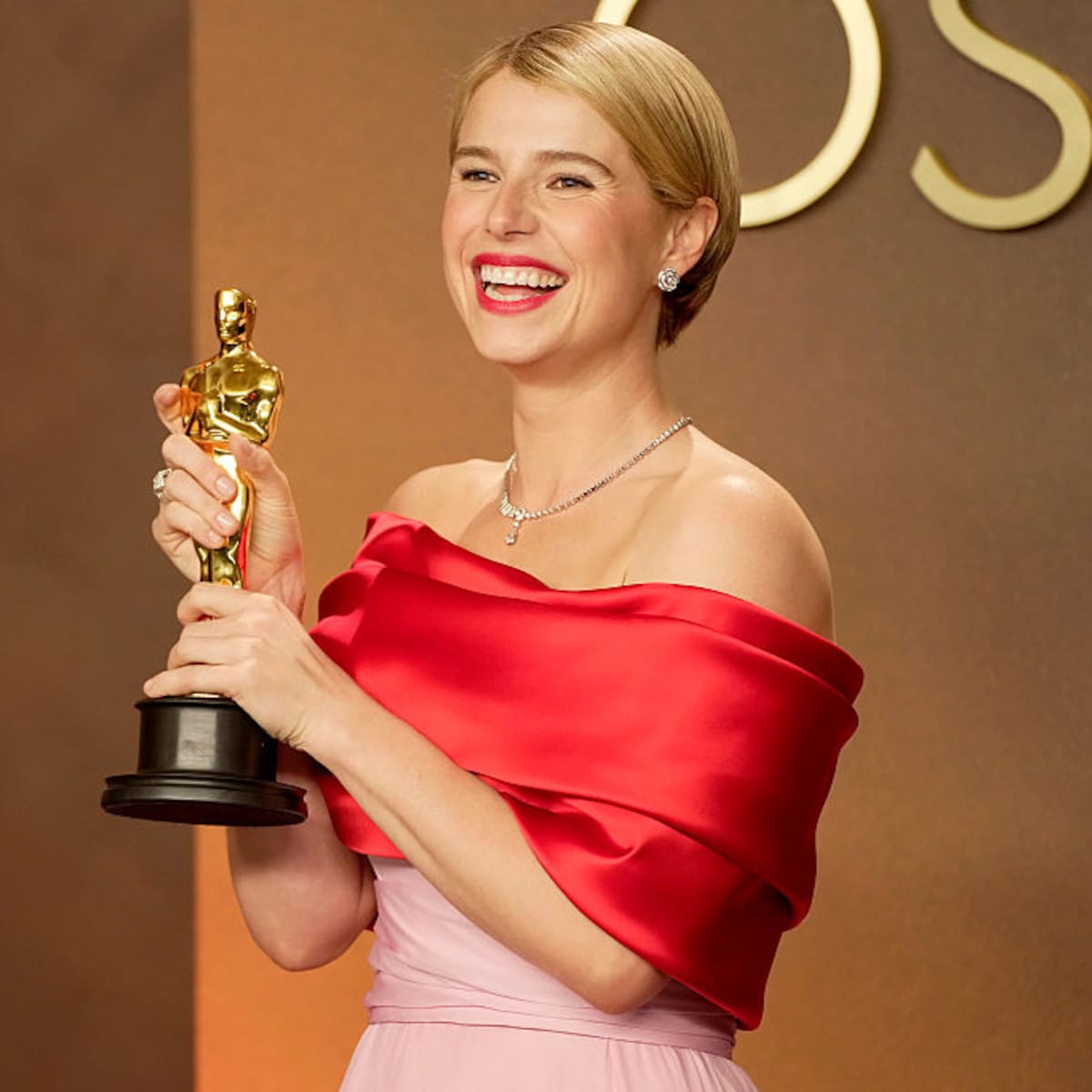 Jessie Buckley: las rarezas, decisiones y secretos de la actriz que sorprendieron a la Academia y la hicieron acreedora a un Oscar