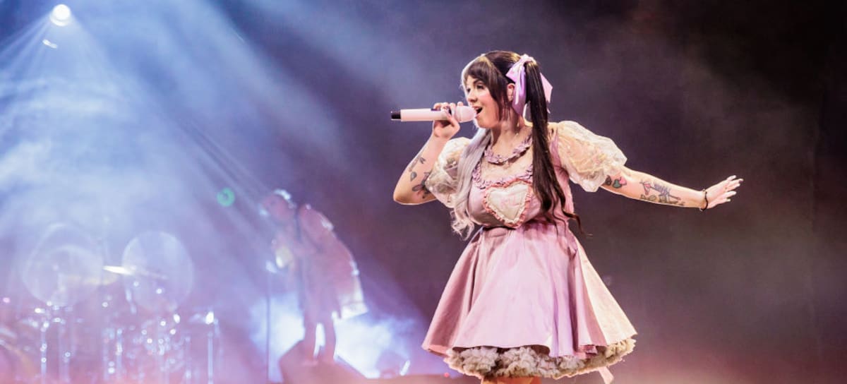¿Por qué se da la infantilización de artistas en el escenario?