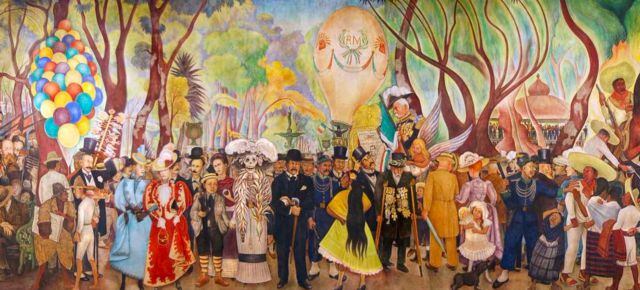 El muralista Diego Rivera le dio un atuendo característico a la Catrina de Guadalupe Posada: una estola de plumas que podemos apreciar en el mural &quot;Sueño de una tarde dominica en la Alameda Central&quot;.