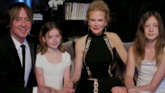 Nicole Kidman presenta por primera vez a sus hijas Sunday y Faith
