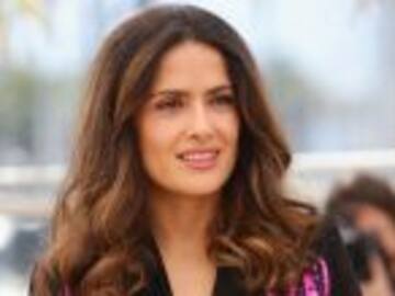Salma Hayek sorprende con atrevido topless