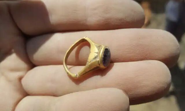 Encuentran anillo para evitar la resaca, de hace 14 siglos