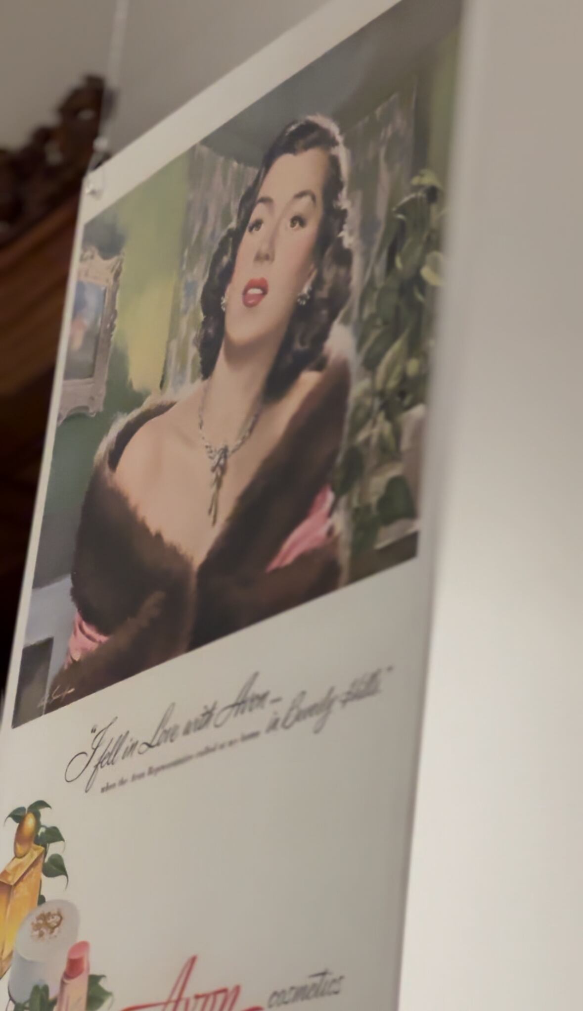 Exposición sobre la historia del perfume de AVON