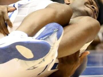 Se le rompe tenis en pleno partido y le provoca lesión