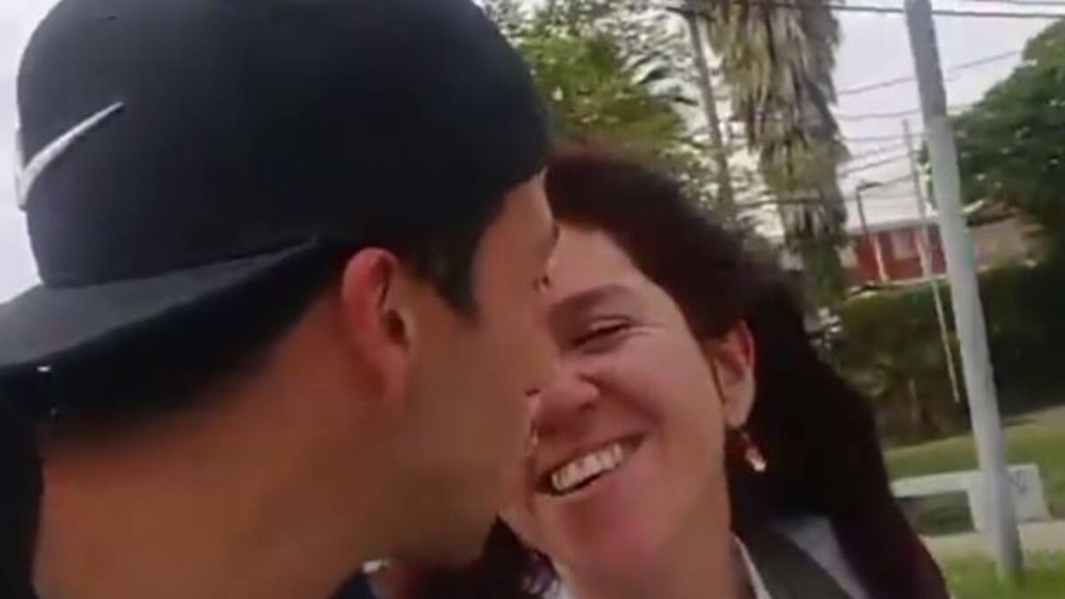 Por andar de cursis, se dan tremendo golpe en la bicicleta