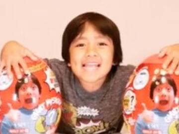 ÉL ES EL YOUTUBER MÁS PEQUEÑO Y MEJOR PAGADO