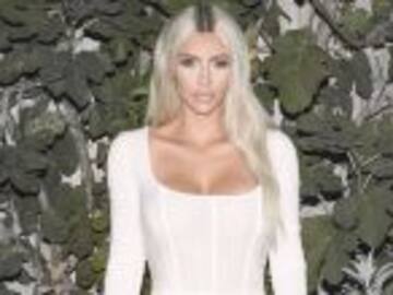 Kim Kardashian causa polémica con selfie desnuda
