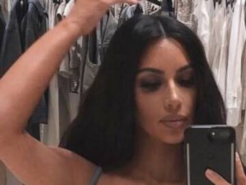Kim Kardashian posa en selfie con diminuta ropa interior
